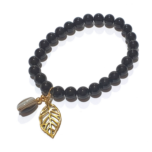 Onyx with agate accent